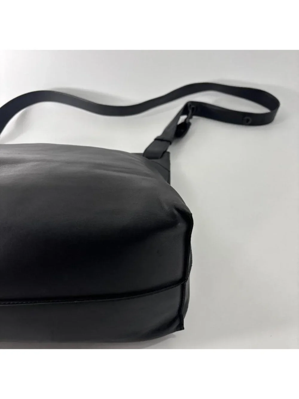 Bottega Veneta Super Shoulder Bag Leather Intrecciato Black